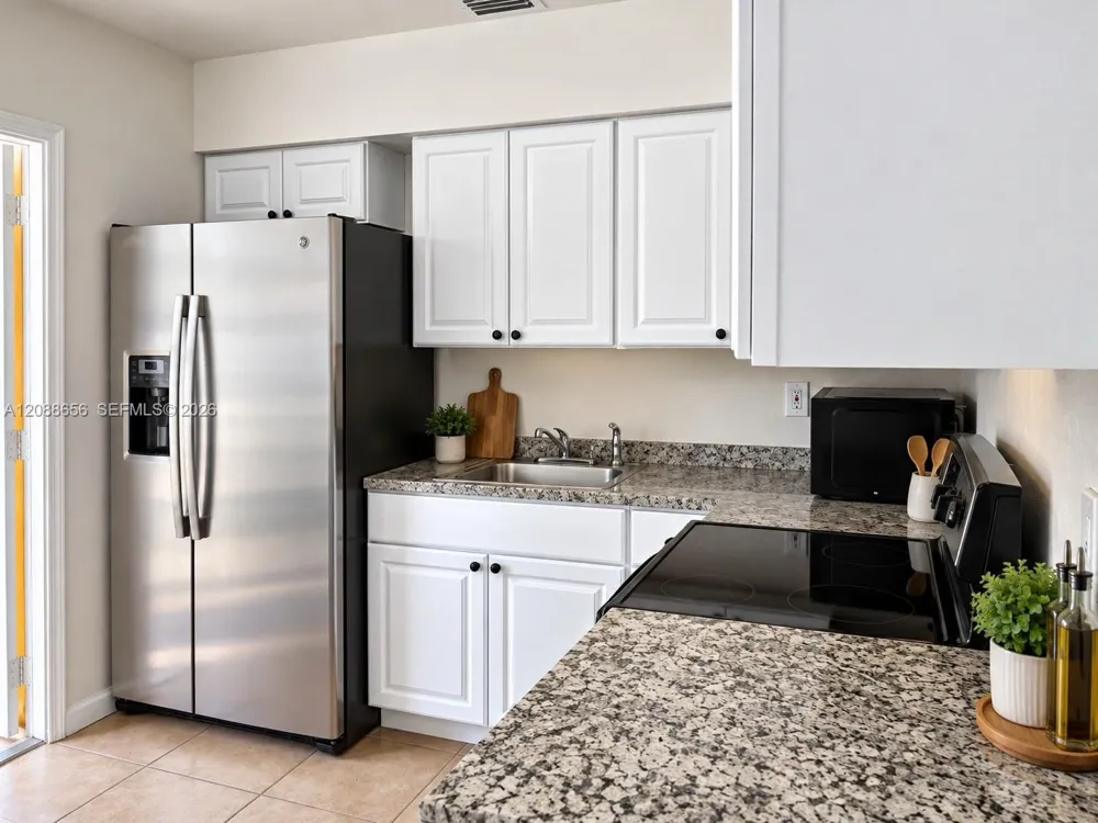 412 SW 10th St Hallandale Beach, FL 33009