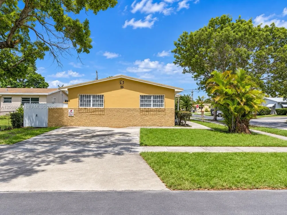 412 SW 10th St Hallandale Beach, FL 33009