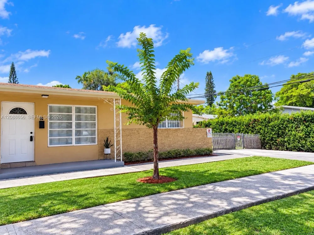 412 SW 10th St Hallandale Beach, FL 33009