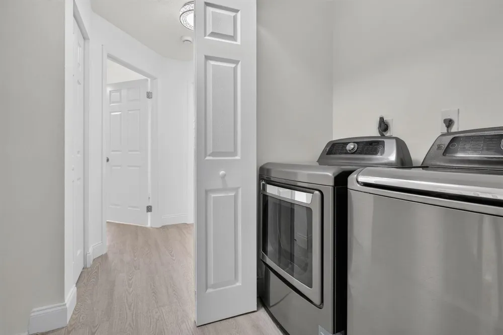 9189 VINEYARD LAKE DRIVE Plantation, FL 33324