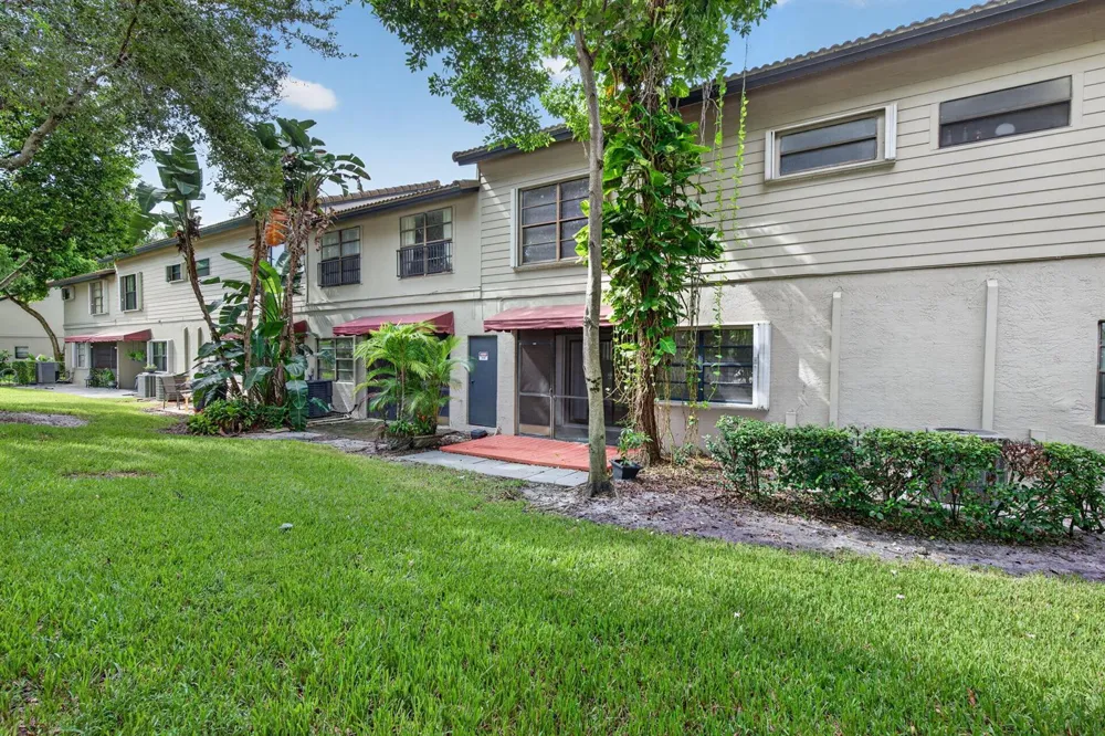9189 VINEYARD LAKE DRIVE Plantation, FL 33324
