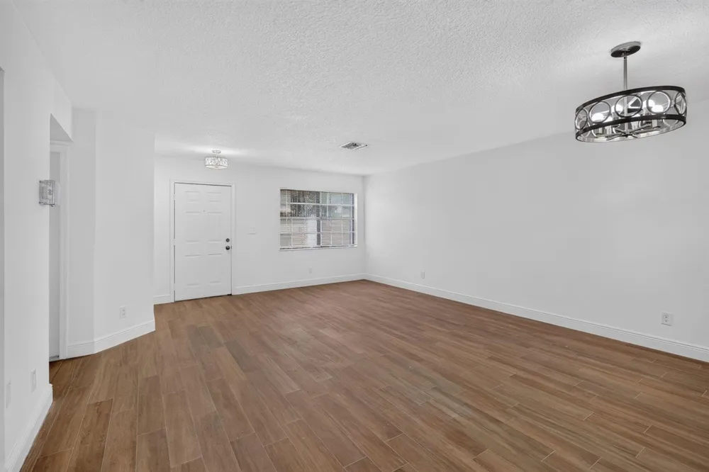 9189 VINEYARD LAKE DRIVE Plantation, FL 33324