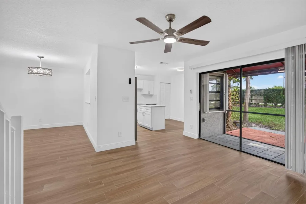 9189 VINEYARD LAKE DRIVE Plantation, FL 33324