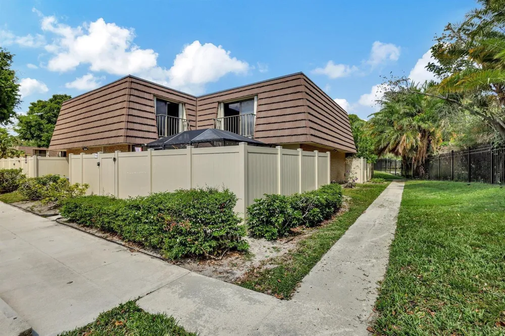 7118 71ST WAY West Palm Beach, FL 33407