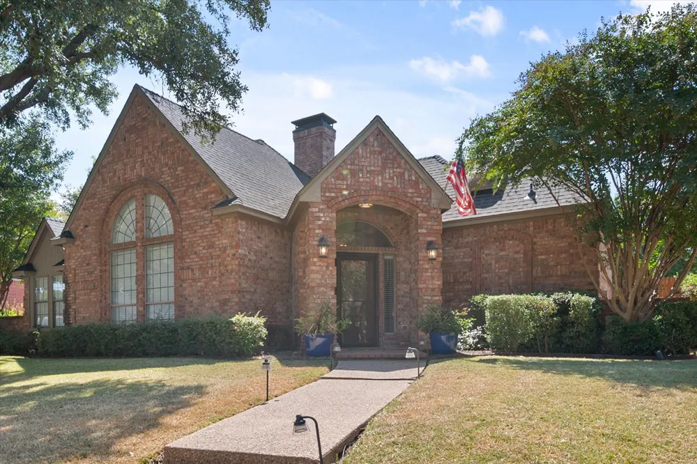 532 Cooper Street Grand Prairie, TX 75052
