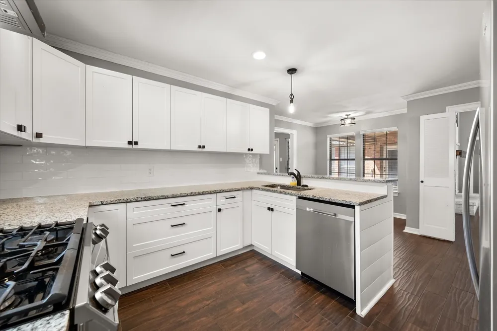 532 Cooper Street Grand Prairie, TX 75052
