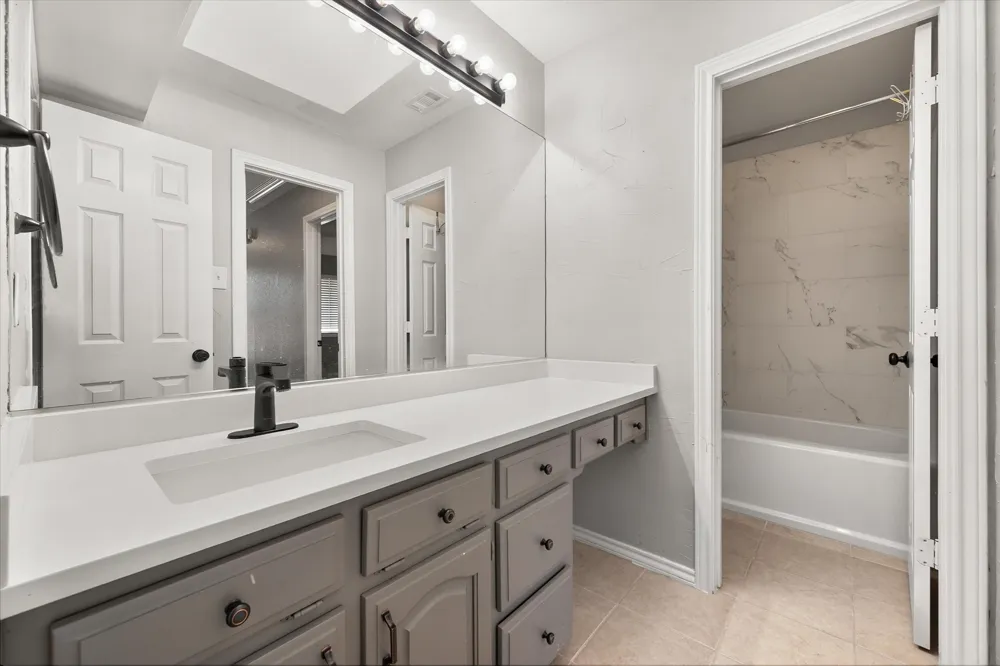 532 Cooper Street Grand Prairie, TX 75052