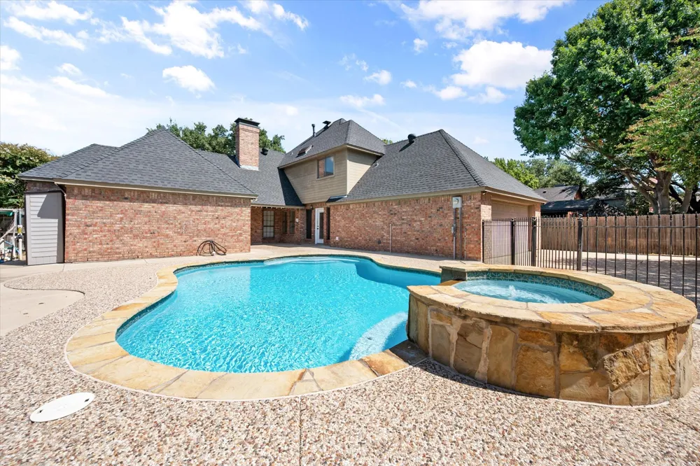 532 Cooper Street Grand Prairie, TX 75052