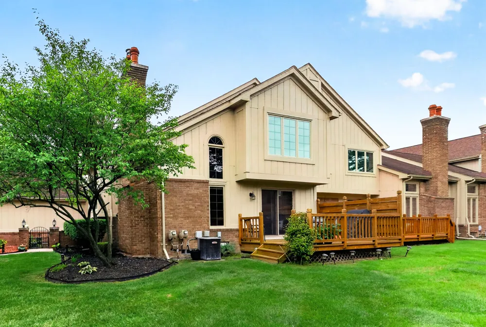 37676 Laurel Park Drive #70 Livonia, MI 48152