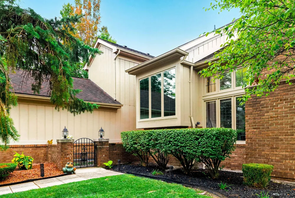 37676 Laurel Park Drive #70 Livonia, MI 48152