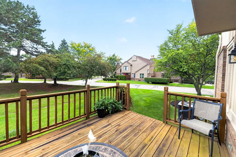 37676 Laurel Park Drive #70 Livonia, MI 48152