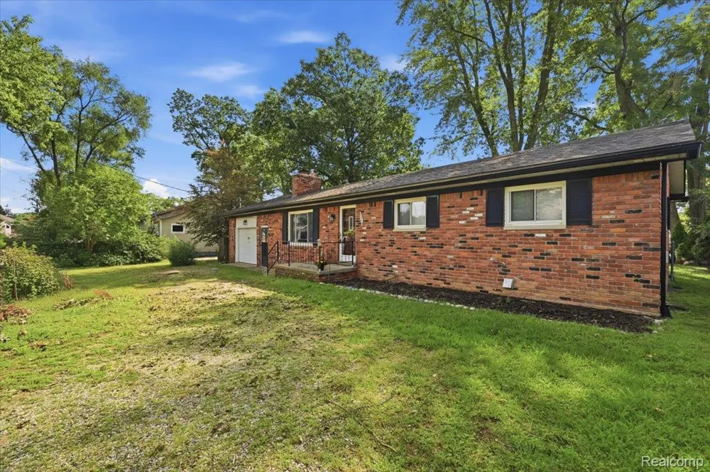 7249 2nd Street West Bloomfield Charter Township, MI 48324