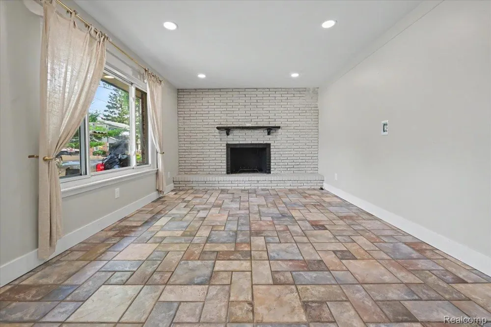 7249 2nd Street West Bloomfield Charter Township, MI 48324