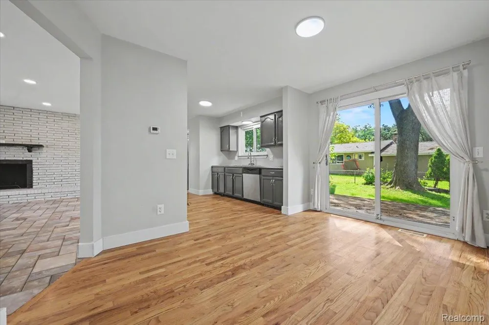 7249 2nd Street West Bloomfield Charter Township, MI 48324