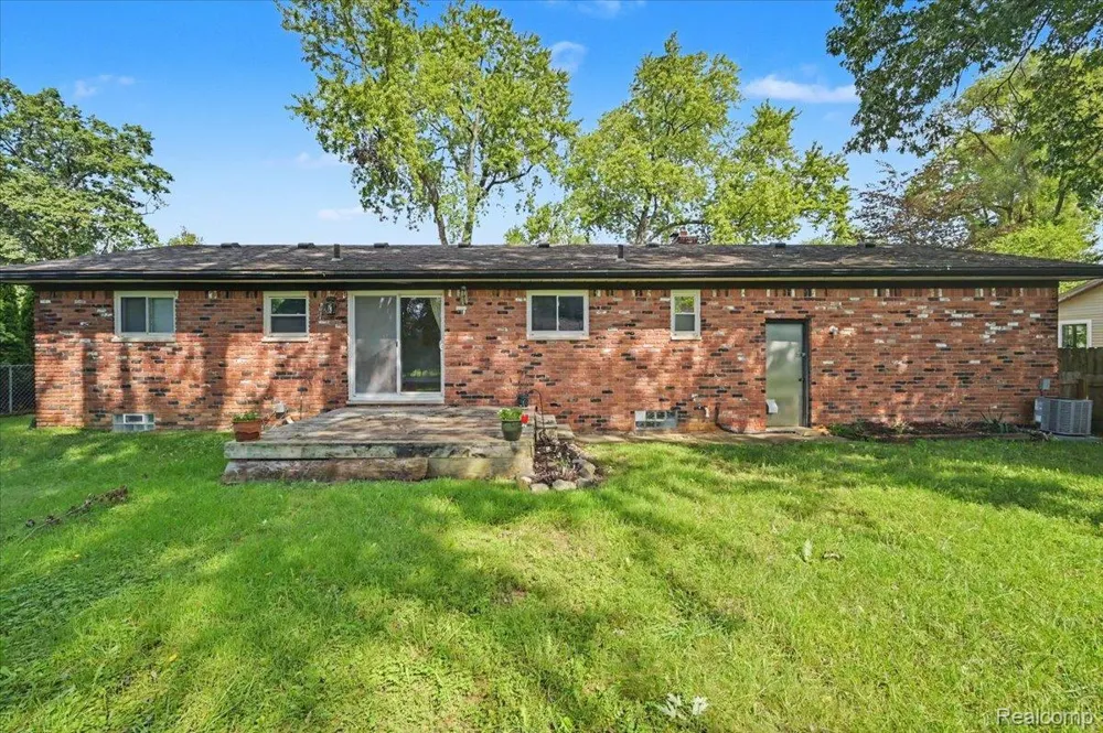 7249 2nd Street West Bloomfield Charter Township, MI 48324