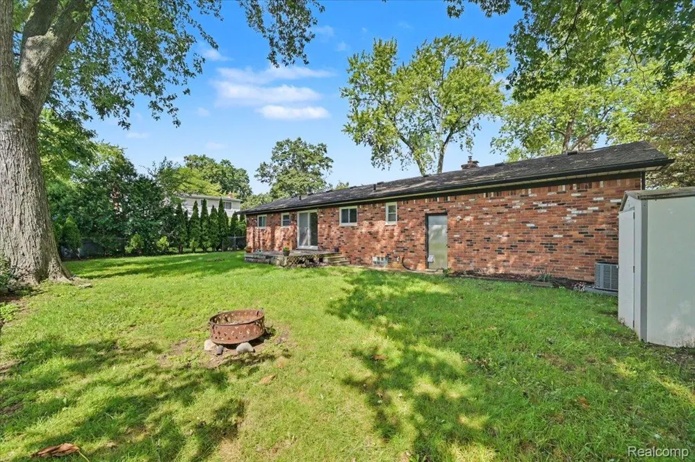 7249 2nd Street West Bloomfield Charter Township, MI 48324