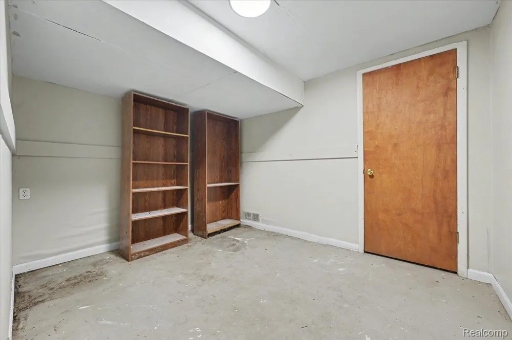 7249 2nd Street West Bloomfield Charter Township, MI 48324