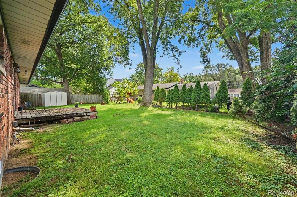 7249 2nd Street West Bloomfield Charter Township, MI 48324