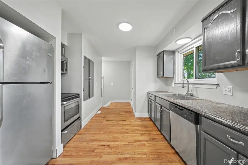 7249 2nd Street West Bloomfield Charter Township, MI 48324
