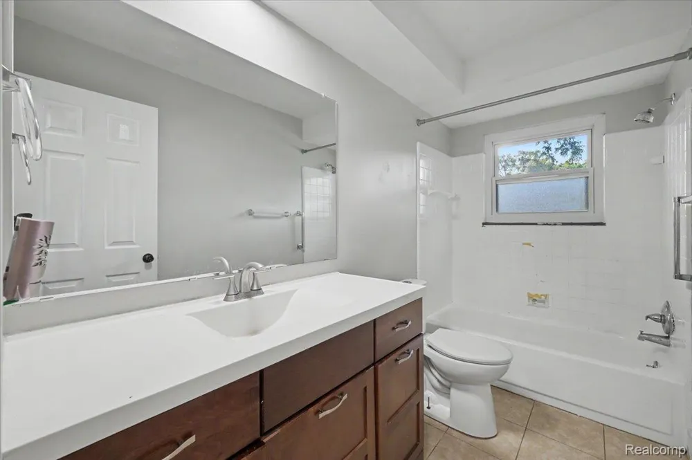 7249 2nd Street West Bloomfield Charter Township, MI 48324