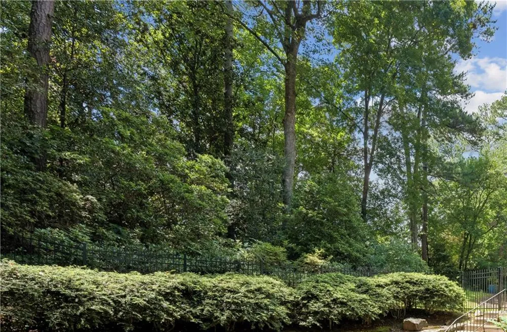 3952 Club Drive NE Atlanta, GA 30319
