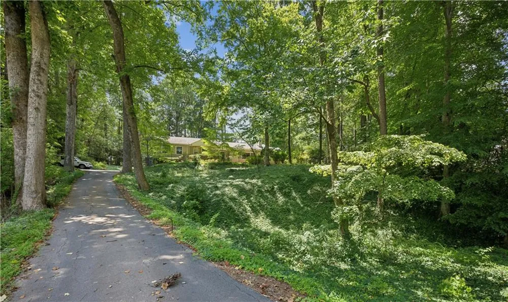 3952 Club Drive NE Atlanta, GA 30319