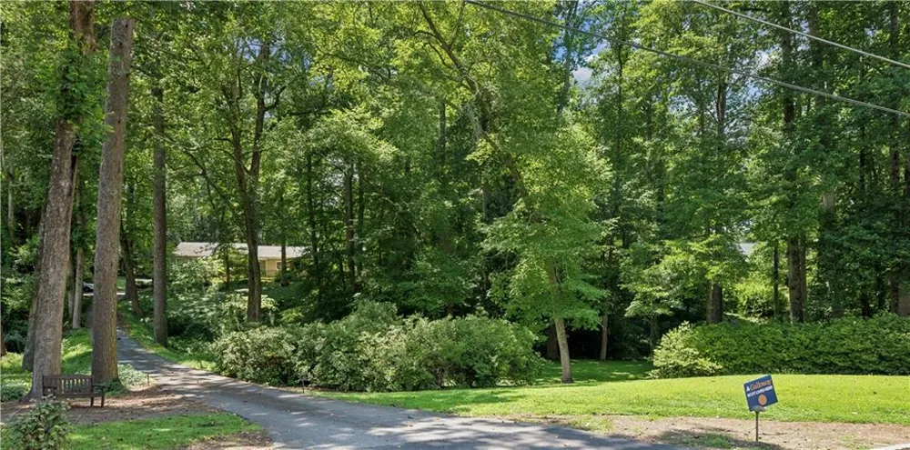 3952 Club Drive NE Atlanta, GA 30319