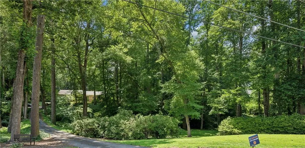3952 Club Drive NE Atlanta, GA 30319