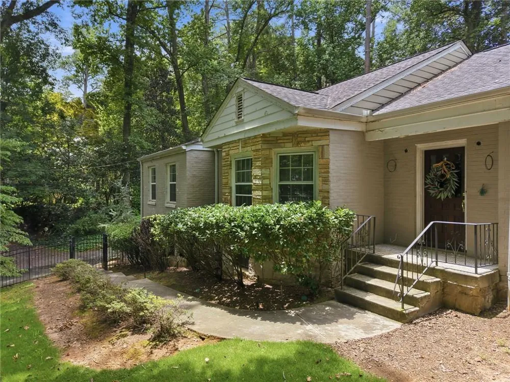 3952 Club Drive NE Atlanta, GA 30319
