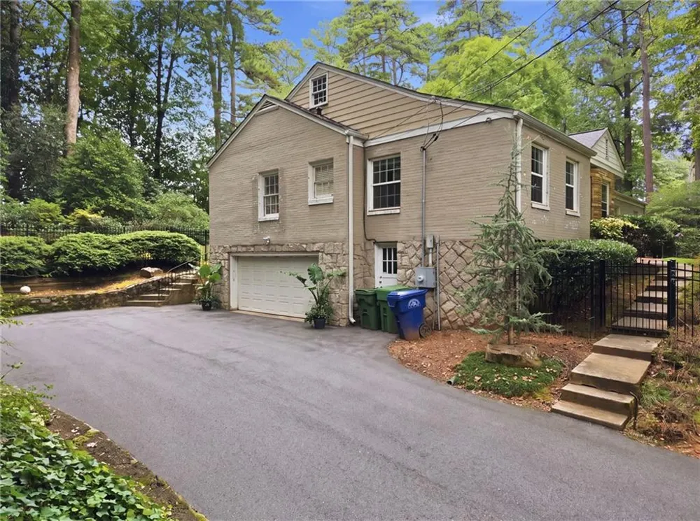 3952 Club Drive NE Atlanta, GA 30319
