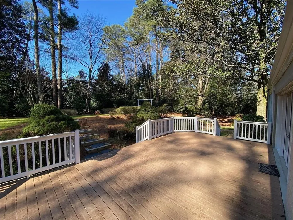 3952 Club Drive NE Atlanta, GA 30319