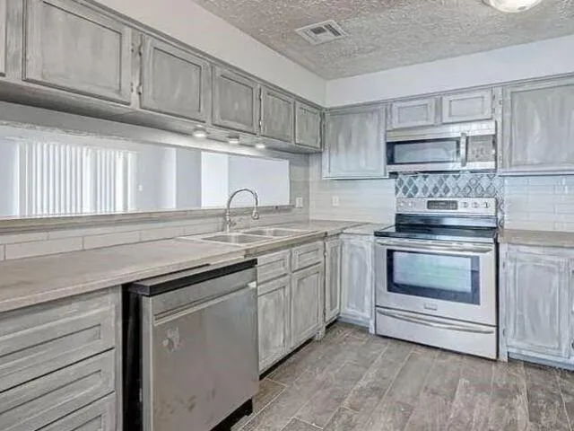 3610 Vineyard Drive Houston, TX 77082