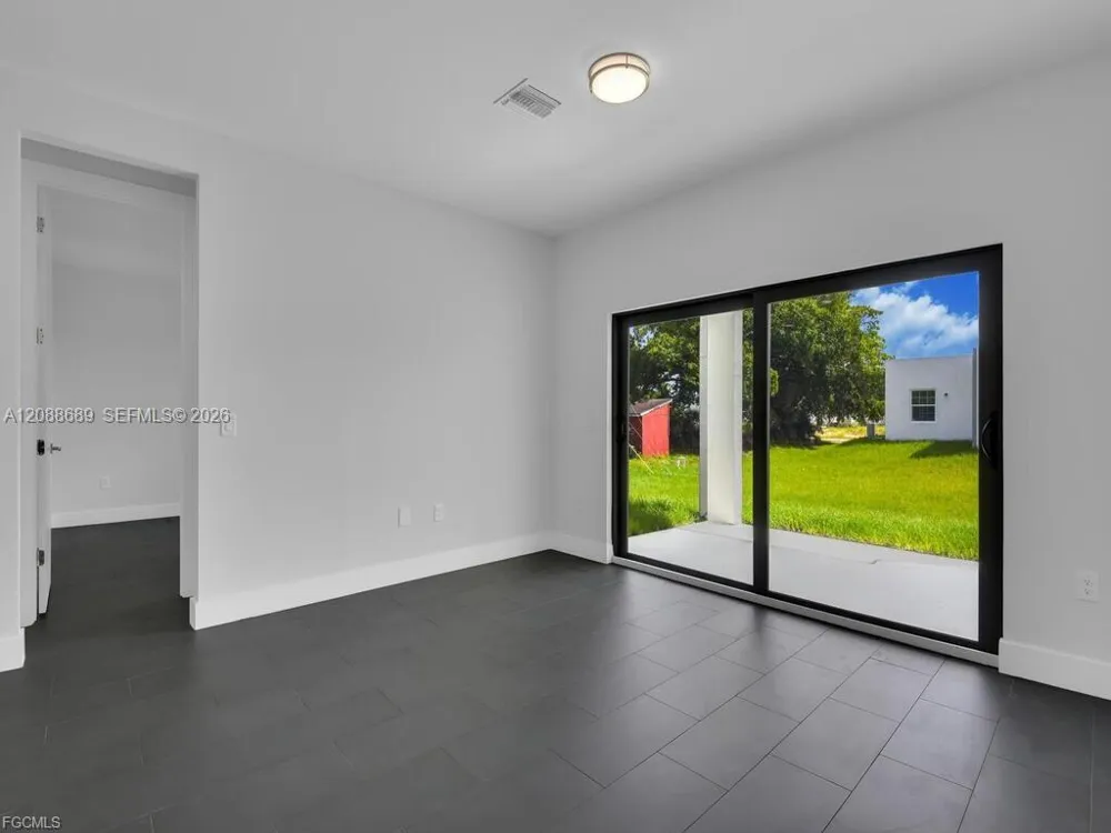 5013 24th ST SW Lehigh Acres, FL 33973