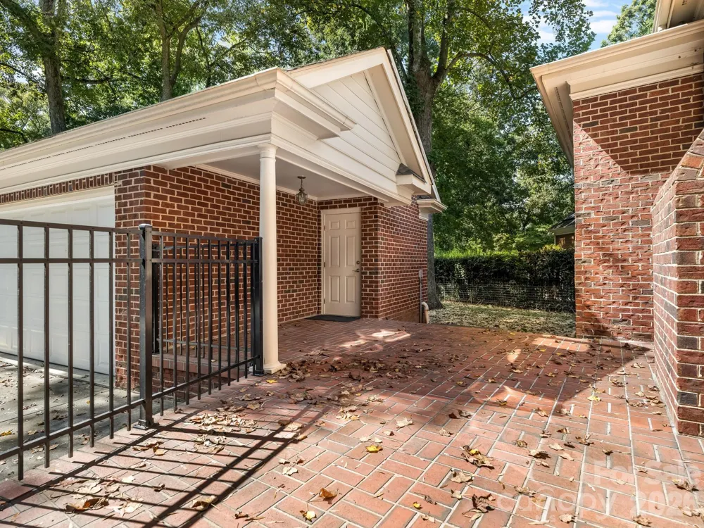 1105 Randolph Oaks Court Charlotte, NC 28211
