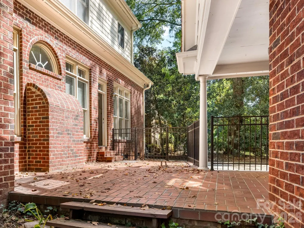 1105 Randolph Oaks Court Charlotte, NC 28211