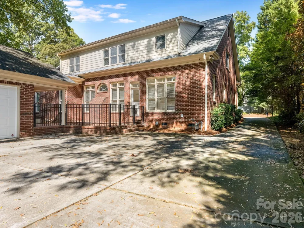 1105 Randolph Oaks Court Charlotte, NC 28211