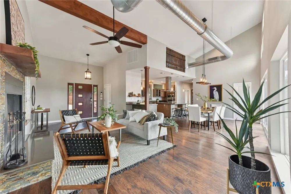 471 Turkey Drive Dripping Springs, TX 78620