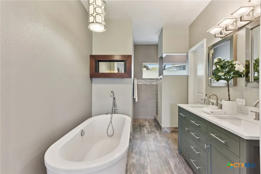 471 Turkey Drive Dripping Springs, TX 78620
