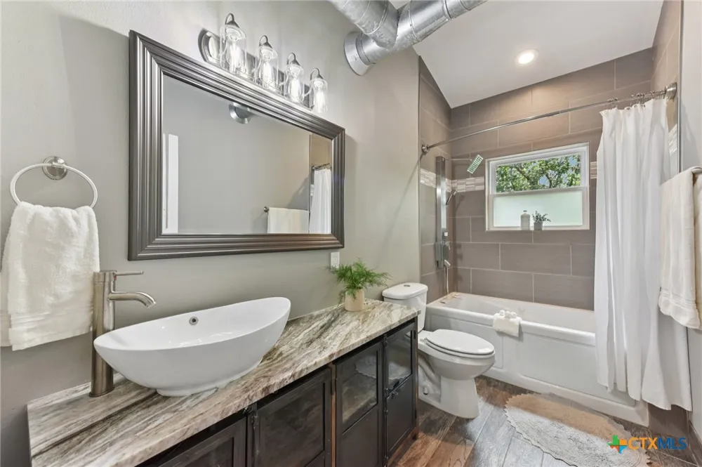 471 Turkey Drive Dripping Springs, TX 78620
