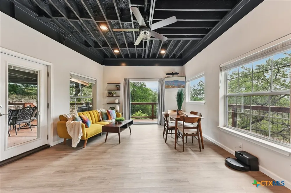 471 Turkey Drive Dripping Springs, TX 78620