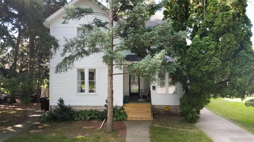426 E 4th Street Monroe City, MI 48161