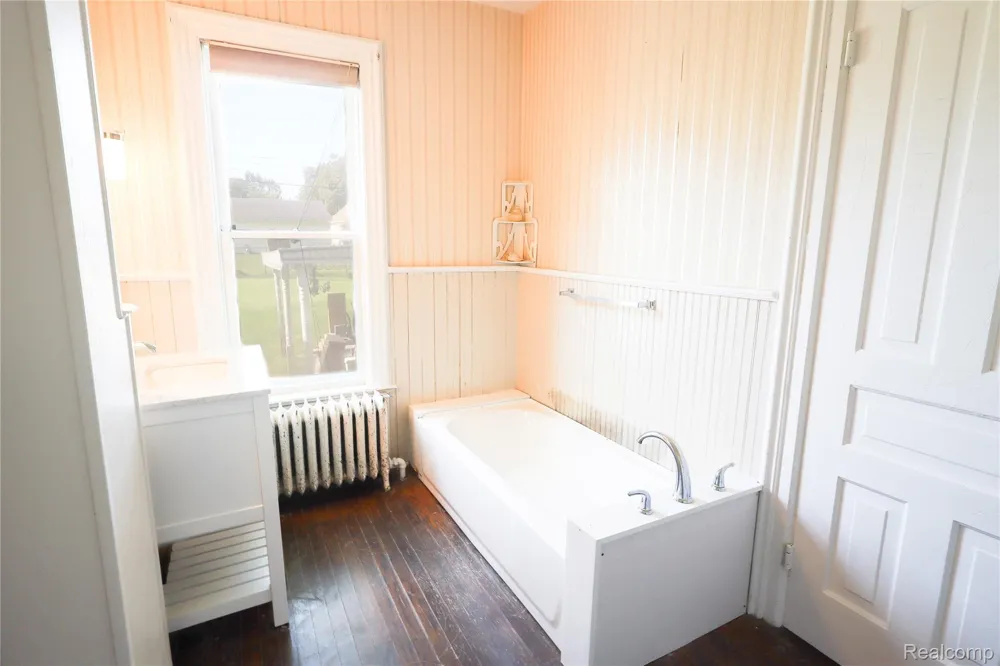 426 E 4th Street Monroe City, MI 48161