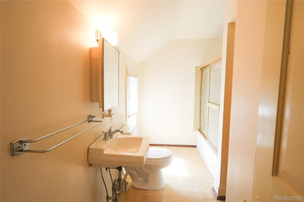 426 E 4th Street Monroe City, MI 48161
