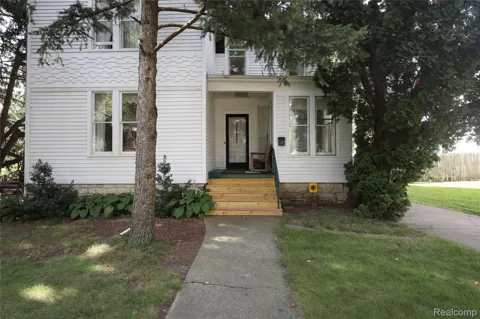 426 E 4th Street