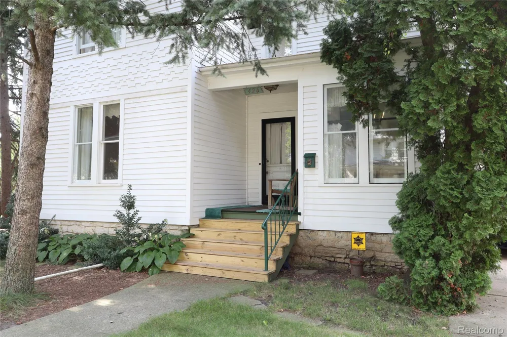 426 E 4th Street Monroe City, MI 48161