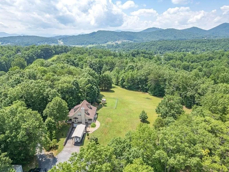 334 Avery Scroggs Rd Hayesville, NC 28904