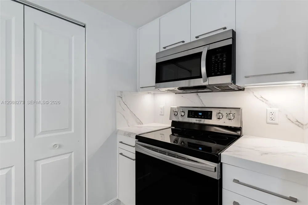 2000 Bayshore Dr #619 Miami, FL 33137