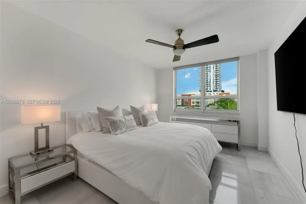 2000 Bayshore Dr #619 Miami, FL 33137