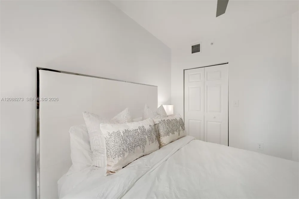 2000 Bayshore Dr #619 Miami, FL 33137