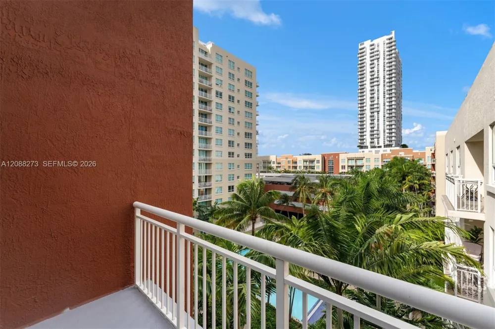2000 Bayshore Dr #619 Miami, FL 33137
